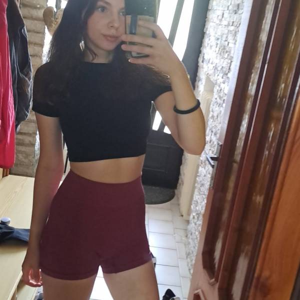 modelka s ID 0102QIIZLY p031