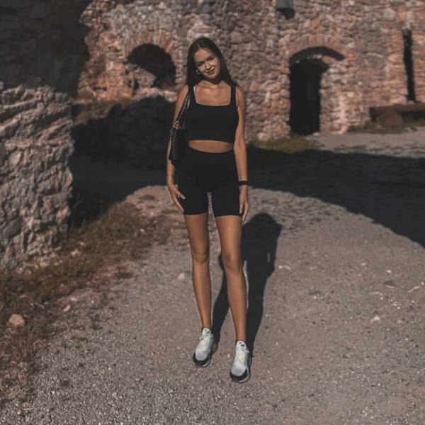 modelka s ID 0102QIJL7E p031