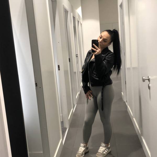 modelka s ID 0102QJHEFK p031