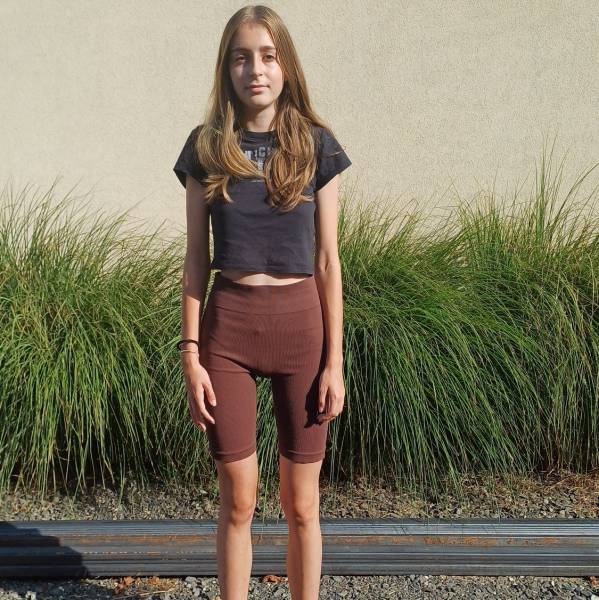 modelka s ID 0102QJZHHH p031