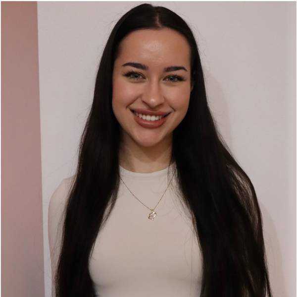 modelka s ID 0102QLEEOS p021