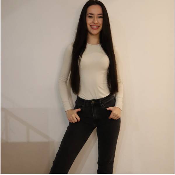 modelka s ID 0102QLEEOS p031