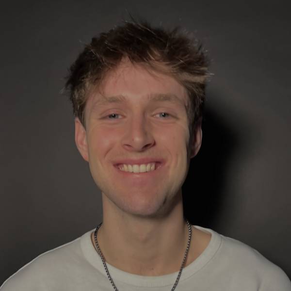 modelka s ID 0102QOV5DR p021