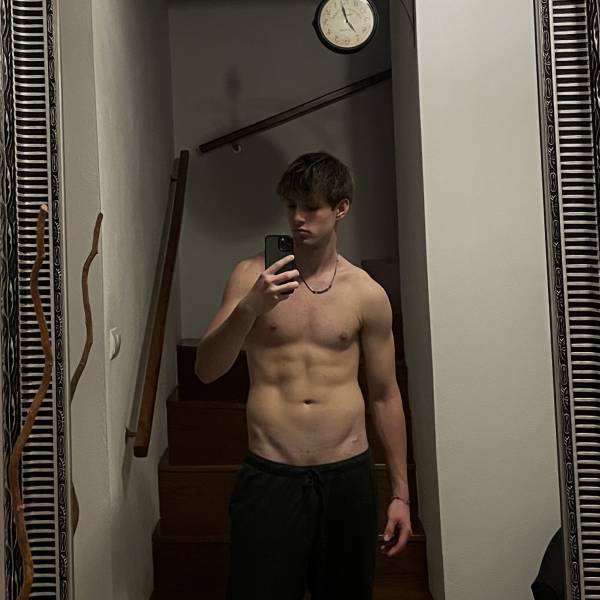 modelka s ID 0102QOV5DR p031