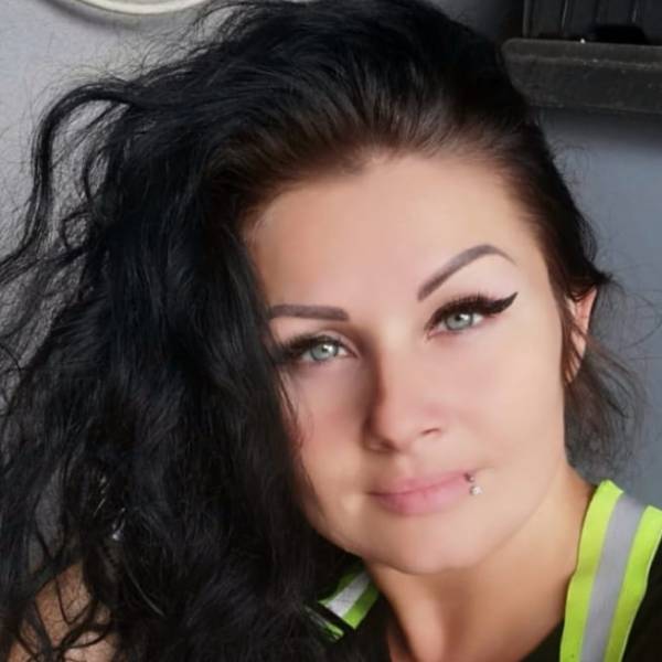 modelka s ID 0102QQXX9D p021
