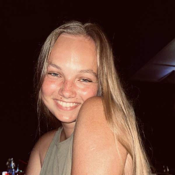 modelka s ID 0102QXB0FS p021