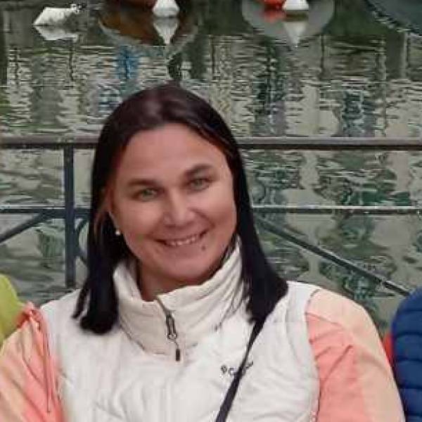 modelka s ID 0102R3M5QA p021