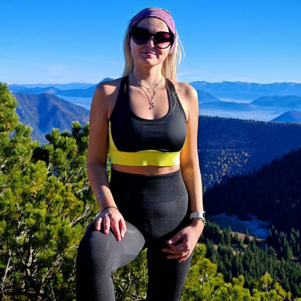 modelka s ID 0102R7VV01 p031