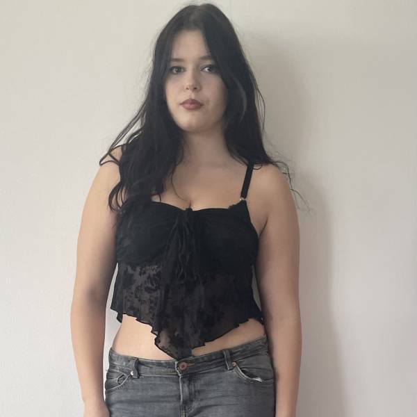 modelka s ID 0102R9O9KN p031