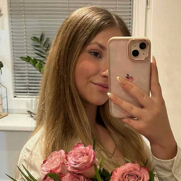 modelka s ID 0102RBMQT5 p021