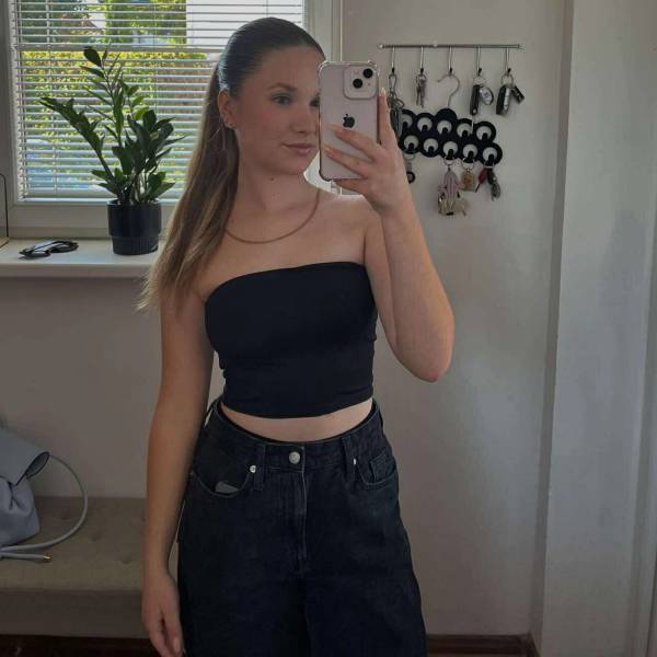 modelka s ID 0102RBMQT5 p031