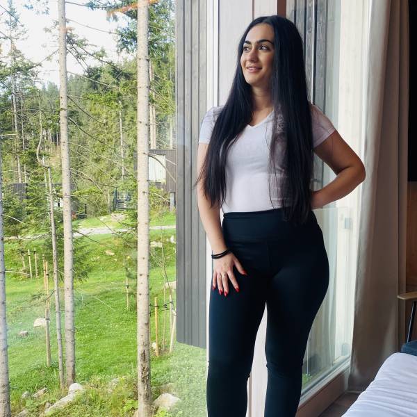 modelka s ID 0102RBWVNS p031