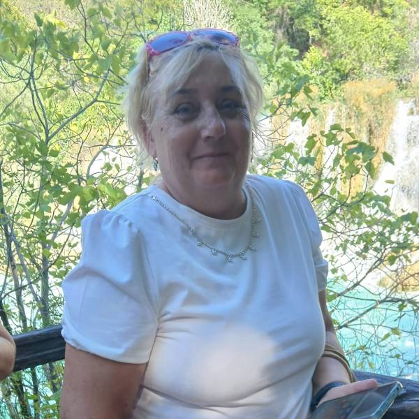 modelka s ID 0102RHX5DD p021