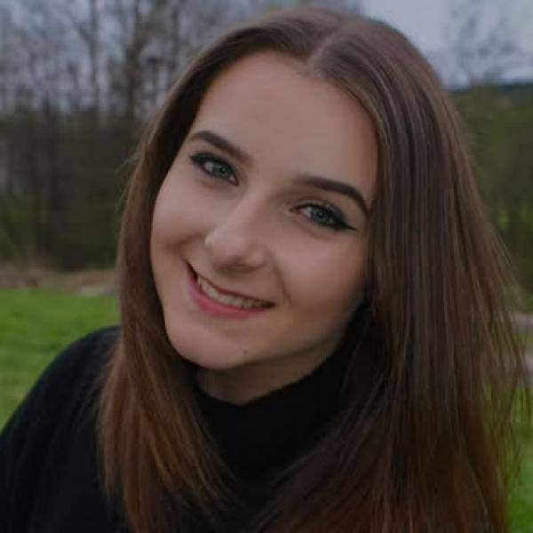 modelka s ID 0102RJ6DDG p021