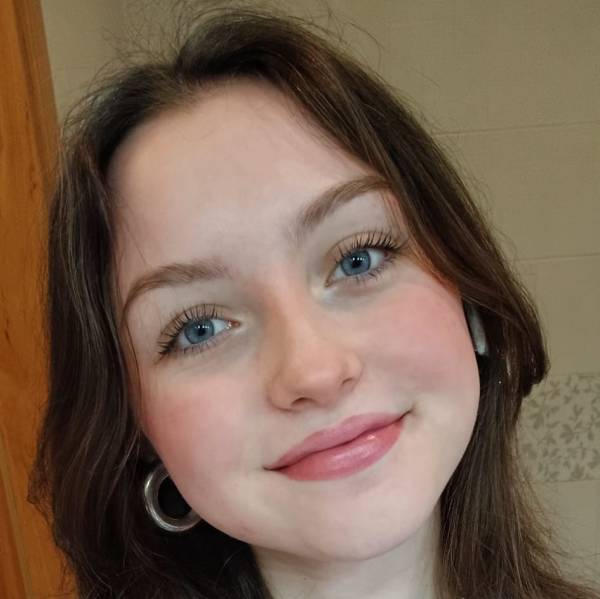 modelka s ID 0102RUETQD p021