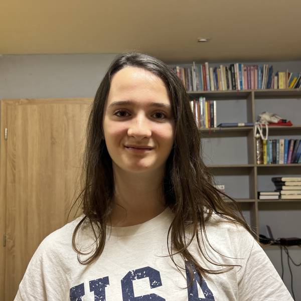 modelka s ID 0102RYLHB1 p021