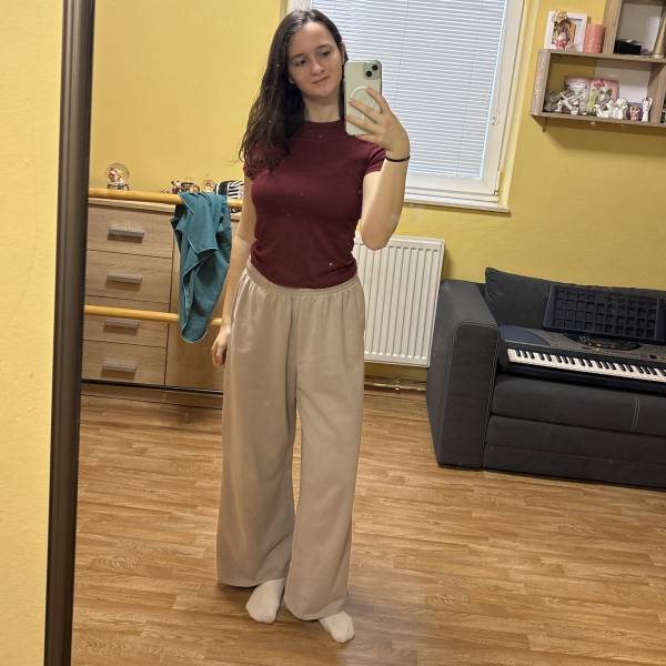 modelka s ID 0102RYLHB1 p031