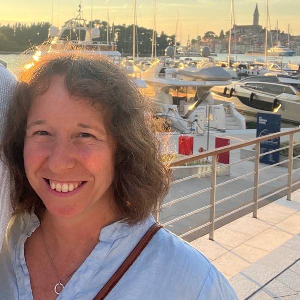 modelka s ID 0102S3ISAZ p021