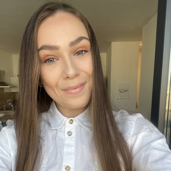 modelka s ID 0102S4HBG9 p021