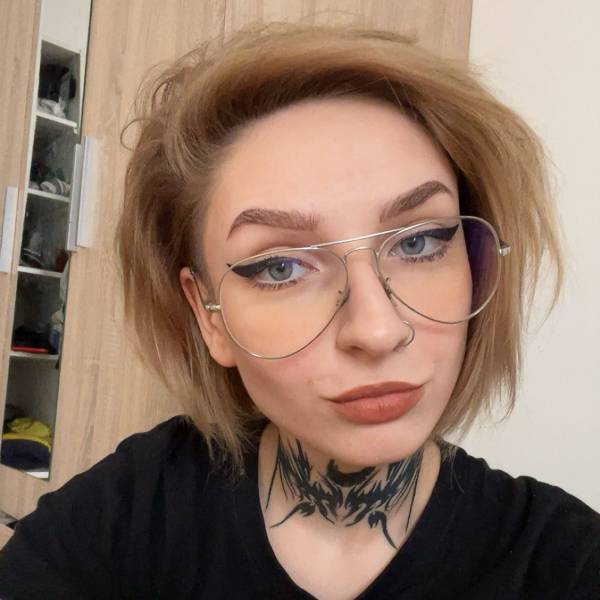 modelka s ID 0102S90WX0 p021