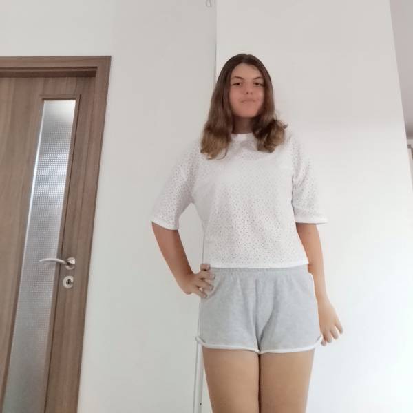 modelka s ID 0102SFU8AH p031