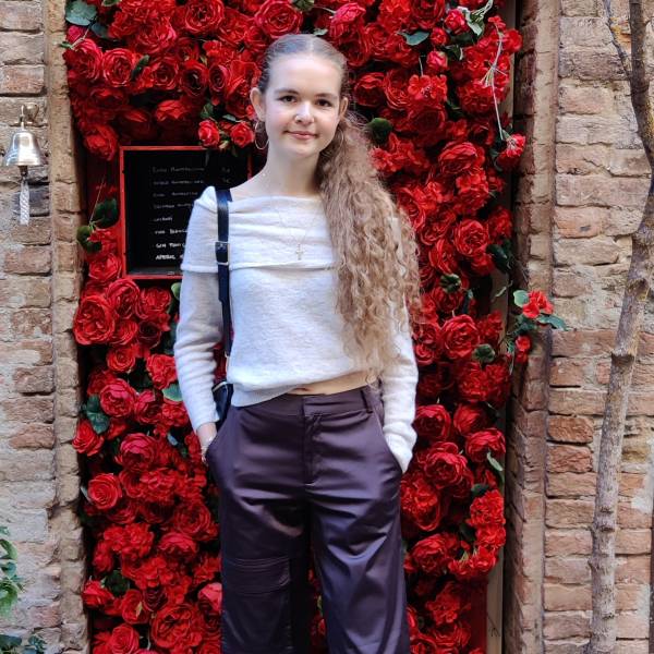 modelka s ID 0102SLUH3B p031