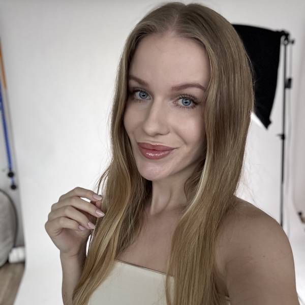 modelka s ID 0102T975EJ p021