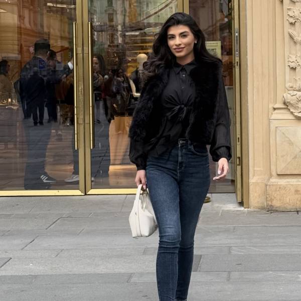 modelka s ID 0102TI76GR p031