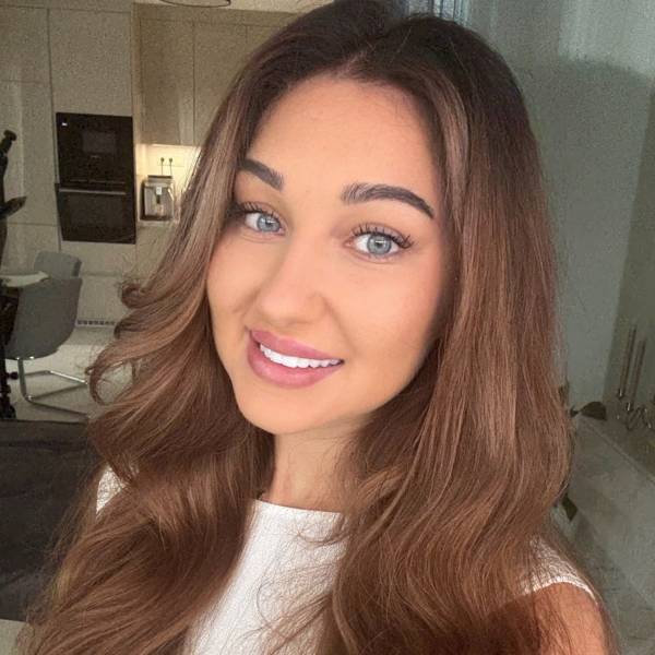 modelka s ID 0102TRSZRO p021