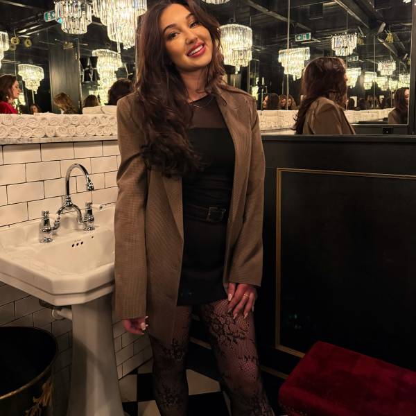 modelka s ID 0102TRSZRO p031