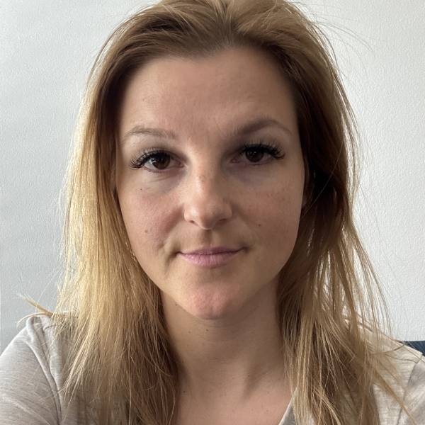 modelka s ID 0102TY7DJE p021