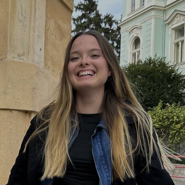 modelka s ID 0102U0IVE0 p021