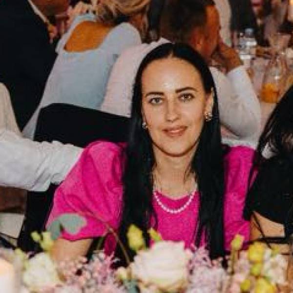 modelka s ID 0102U4EVHI p021