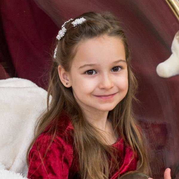 modelka s ID 0102U5M4ZQ p021