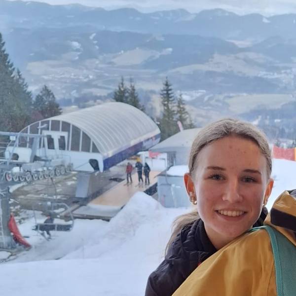 modelka s ID 0102U6EMIH p021