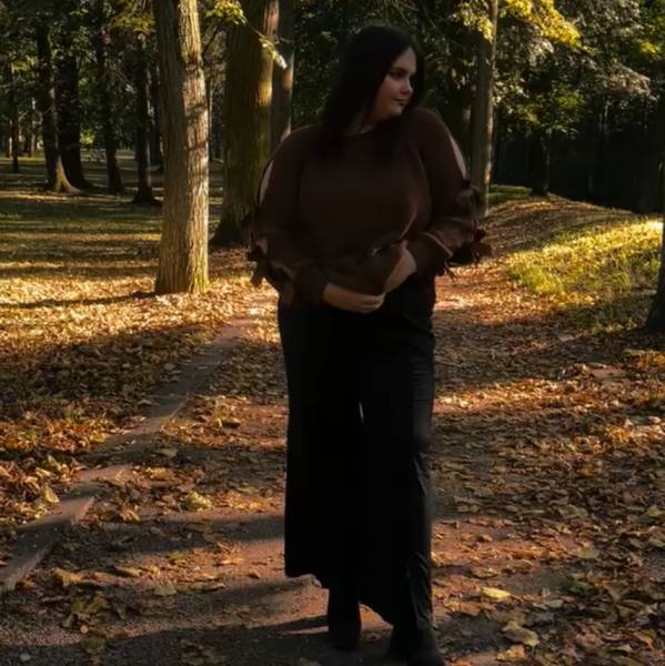 modelka s ID 0102U8IC5V p031