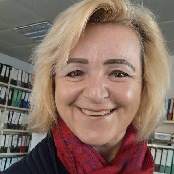 modelka s ID 0102U98MB6 p021