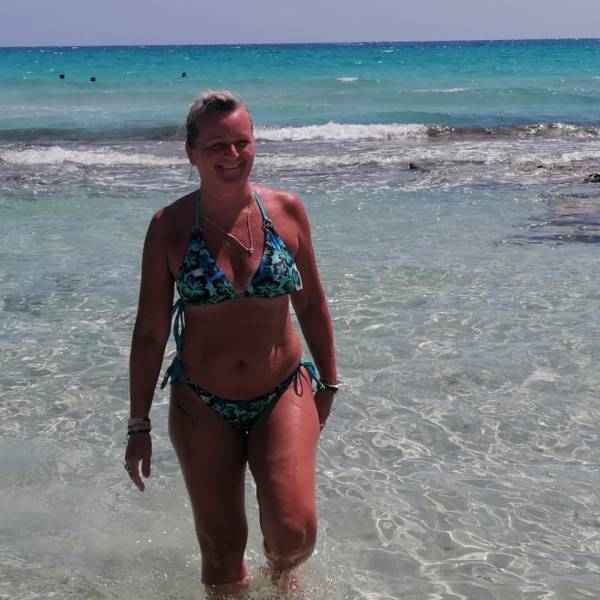 modelka s ID 0102U98MB6 p031