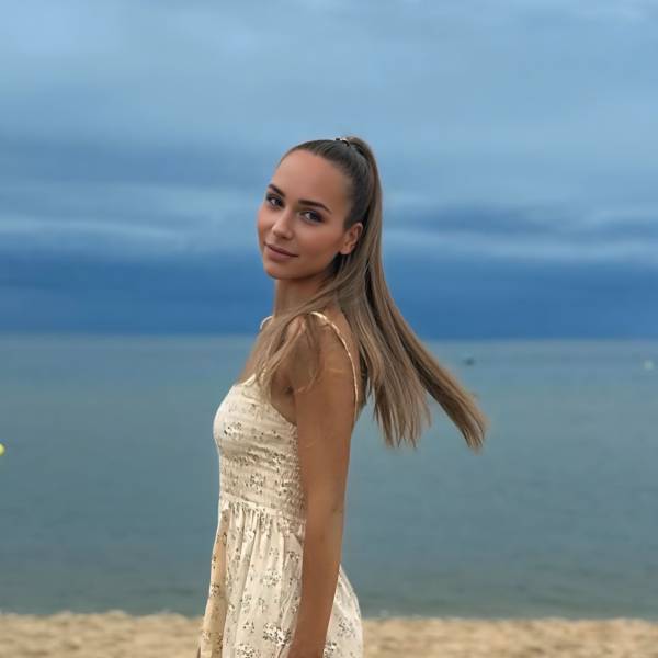 modelka s ID 0102UD0B4B p021