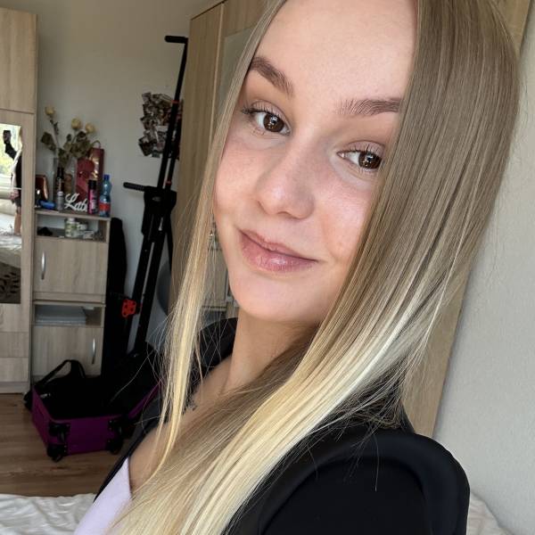 modelka s ID 0102UIRL0E p021