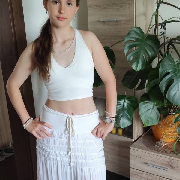 modelka s ID 0102UOI2Q6 p031