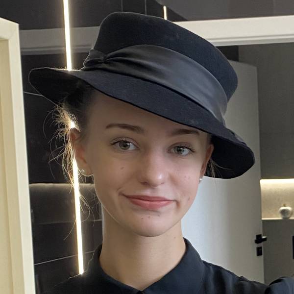 modelka s ID 0102USIQSL p021