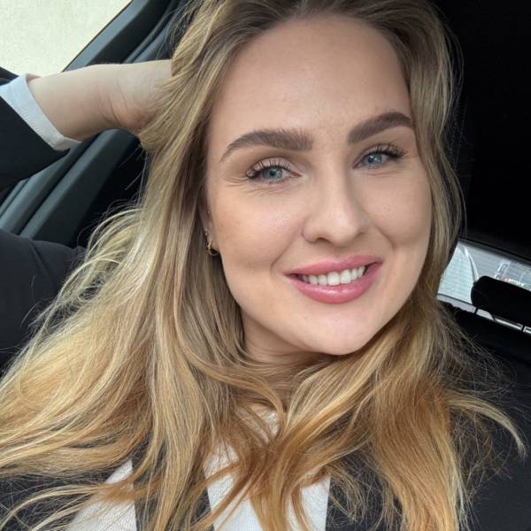 modelka s ID 0102UVQUHX p021