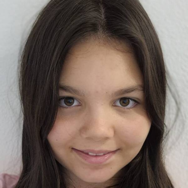 modelka s ID 0102UX4XPT p021