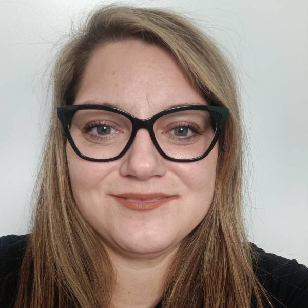 modelka s ID 0102UYE7LI p021