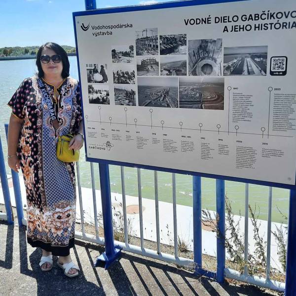 modelka s ID 0102V3FU1I p031