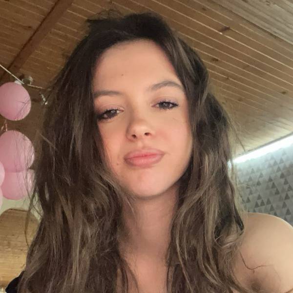 modelka s ID 0102V4LQMT p021