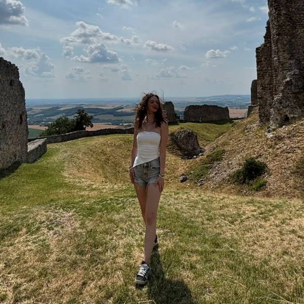 modelka s ID 0102V4LQMT p031