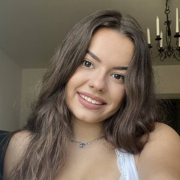 modelka s ID 0102V61PBF p021