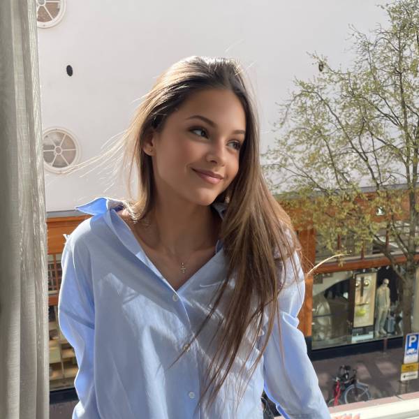 modelka s ID 0102V8T5VX p021